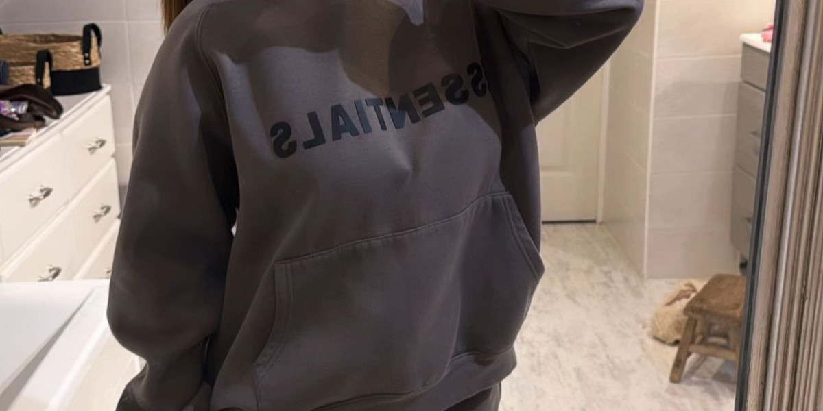 Essentials tracksuit fabric movement when bending and stretching