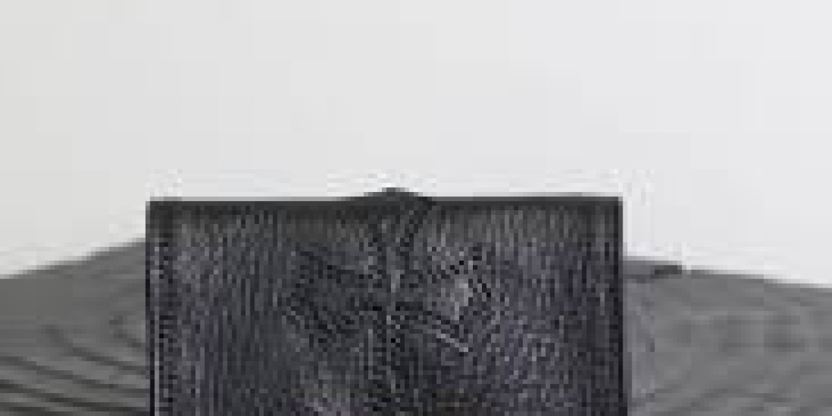 小さくとも力強い：クロムハーツの最高峰カードケースと小銭入れ