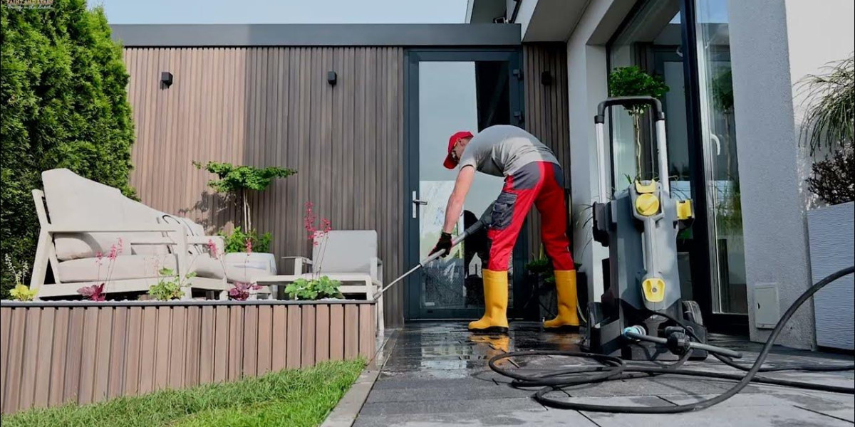 When to Choose a Weekend Pressure Washing Service Over Weekday Cleaning
